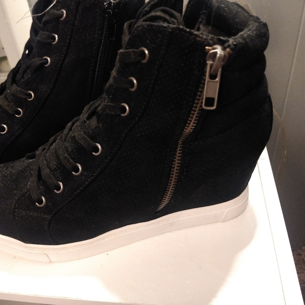 Steve madden black wedges